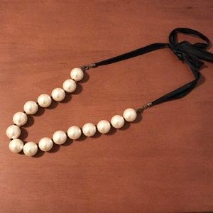 Chunky pearl necklace